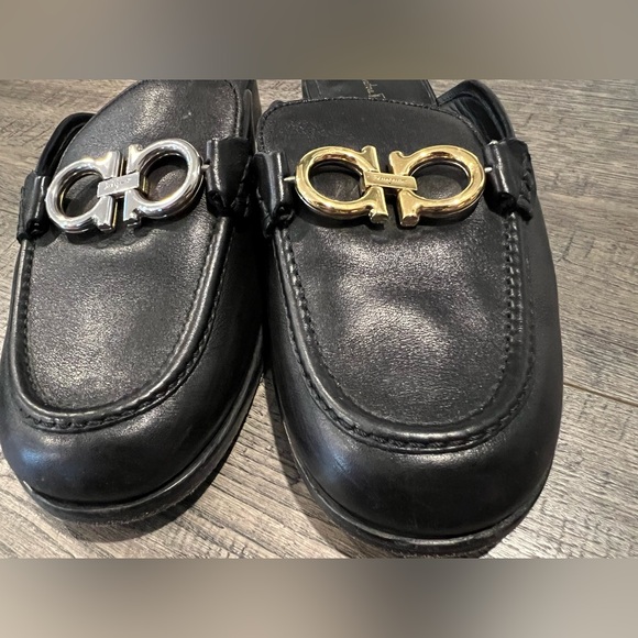 Salvatore Ferragamo loafers. - Picture 2 of 8